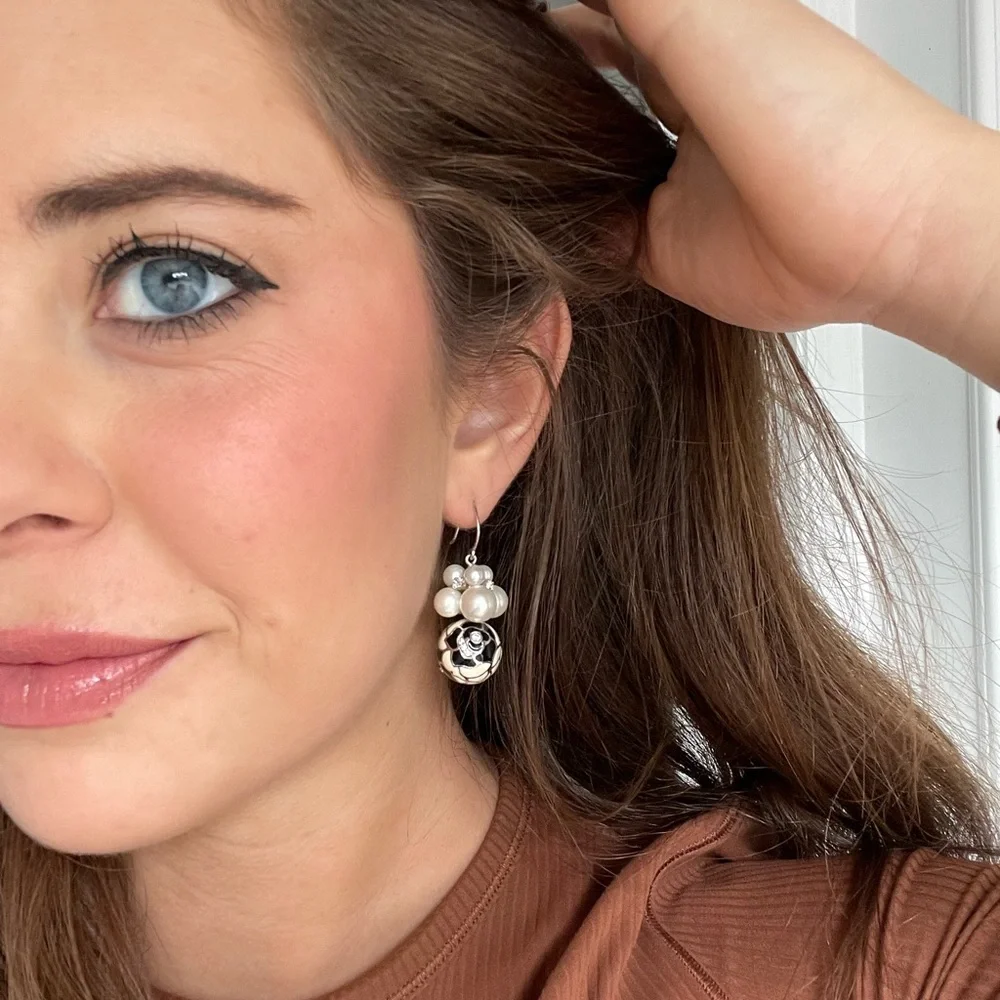 Beautiful vintage Pearl dangle earrings